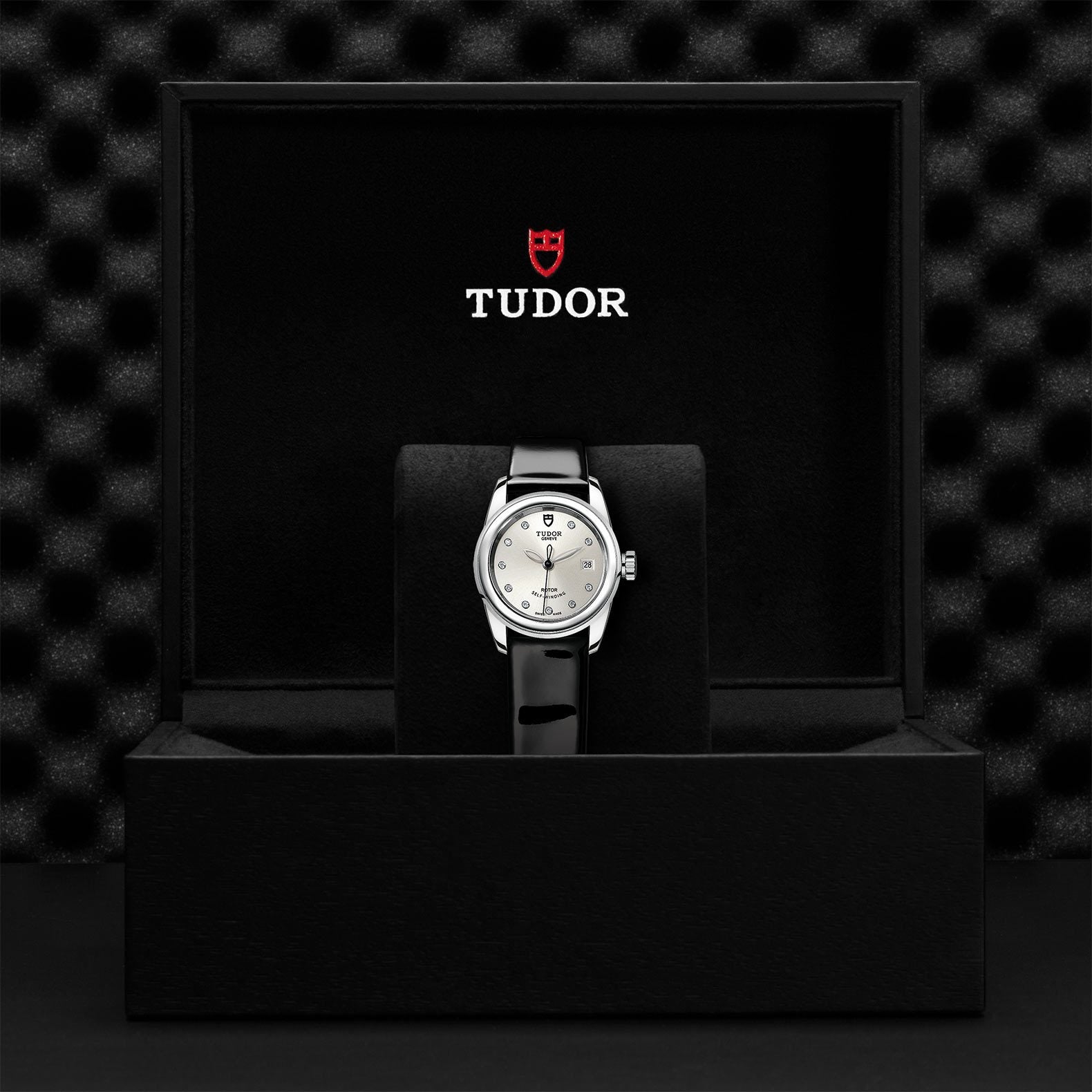TUDOR Glamour Date
