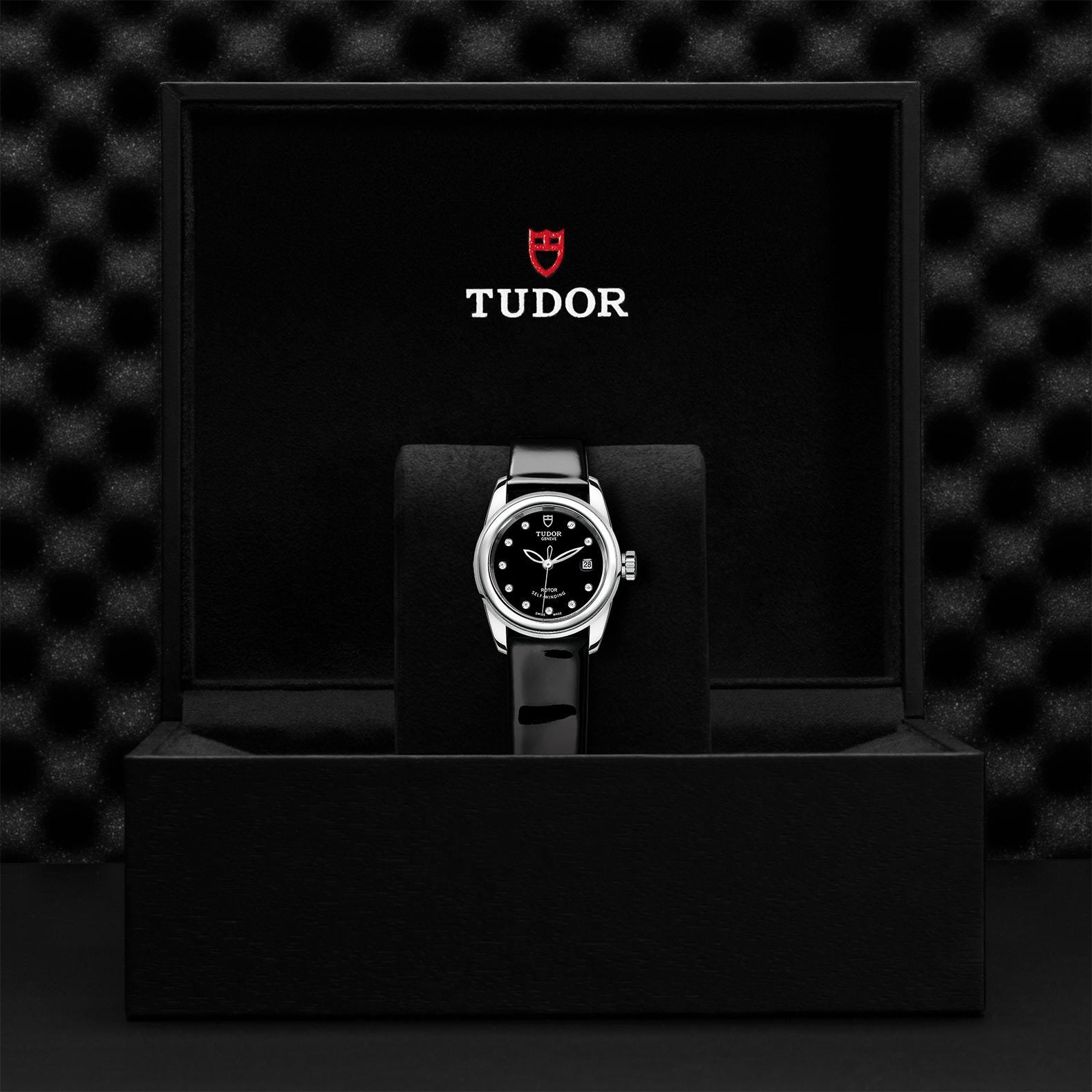 TUDOR Glamour Date