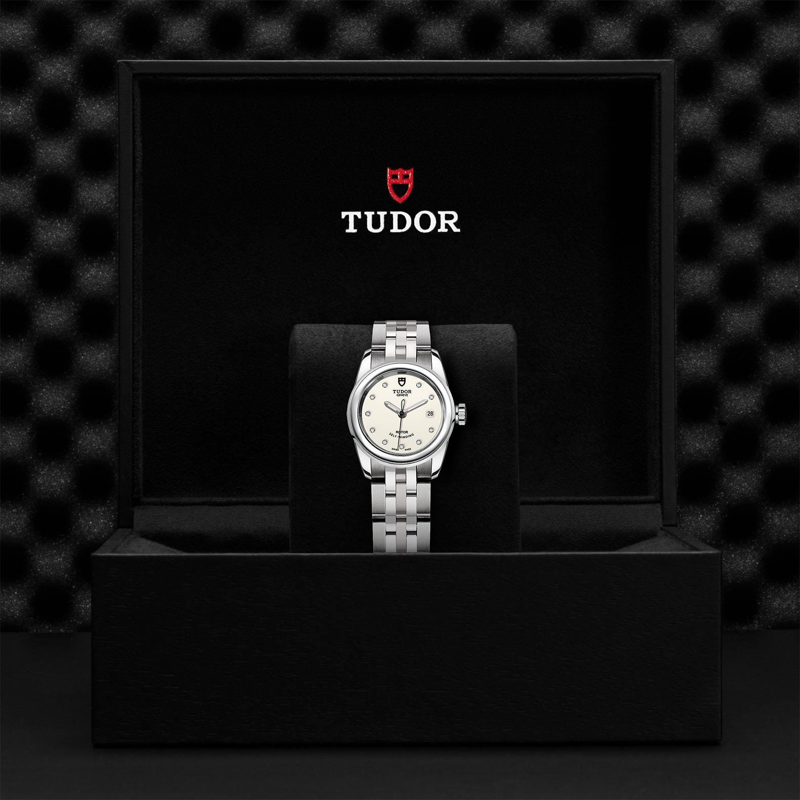 TUDOR Glamour Date