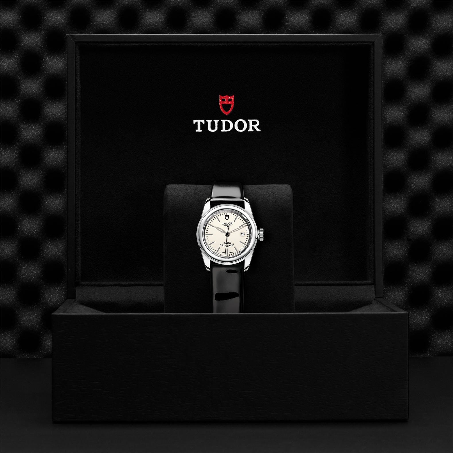 TUDOR Glamour Date