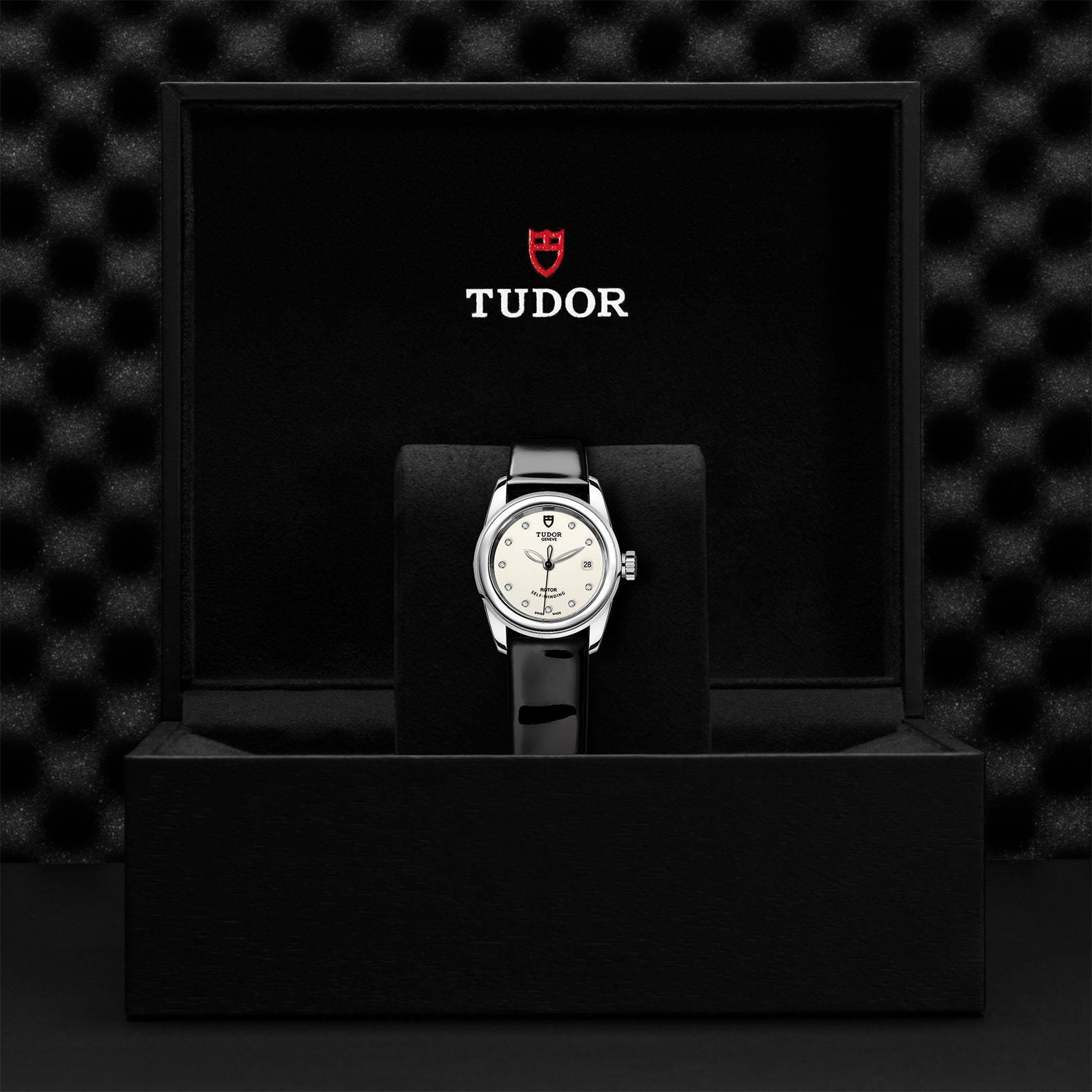 TUDOR Glamour Date