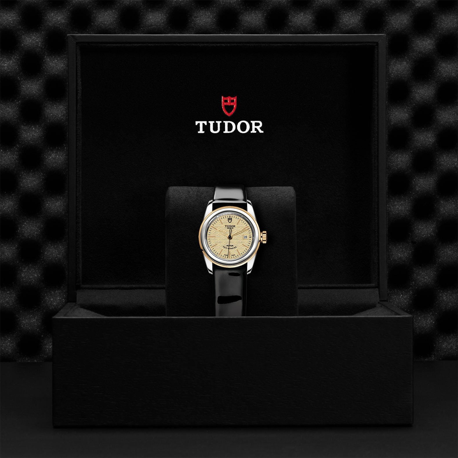 TUDOR Glamour Date