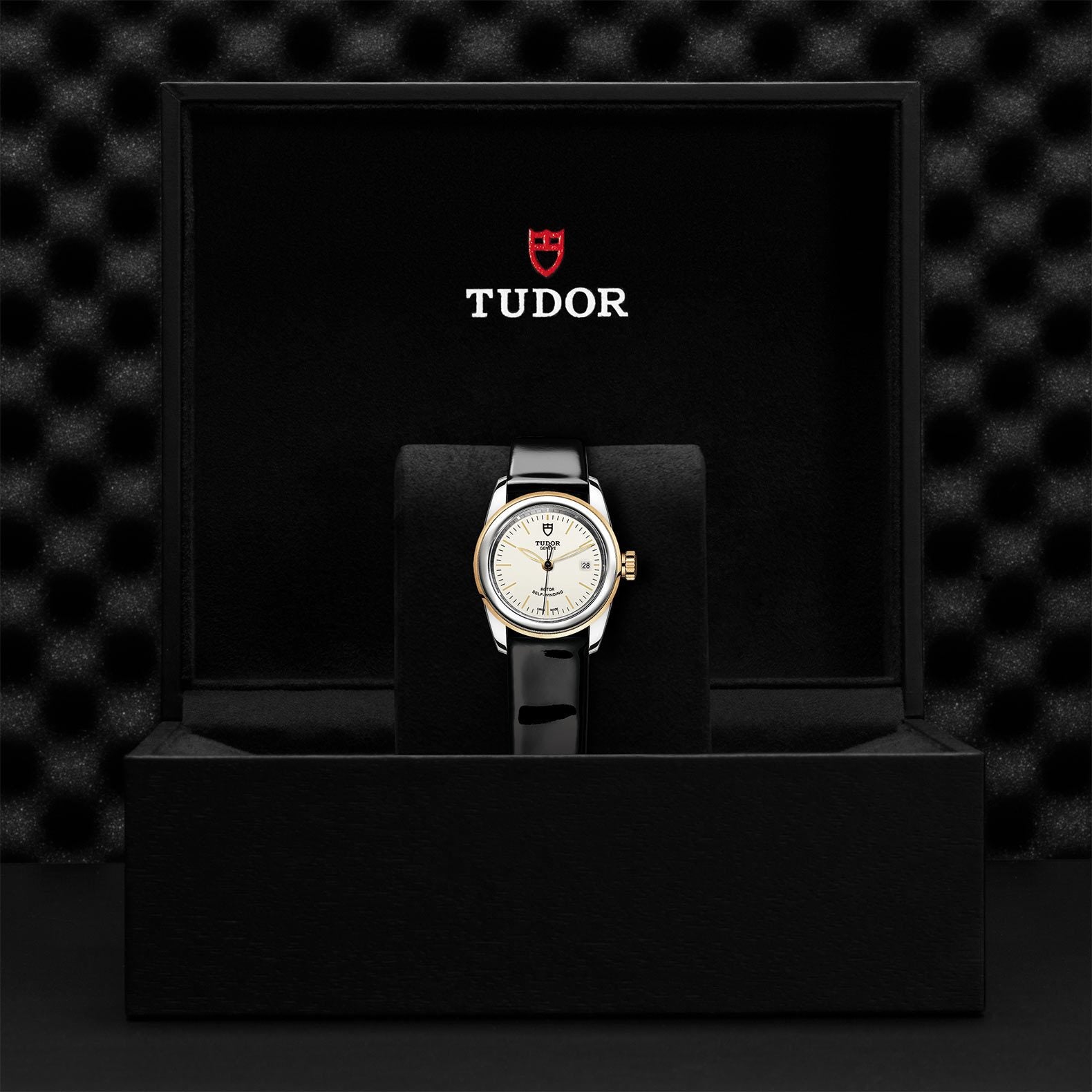 TUDOR Glamour Date