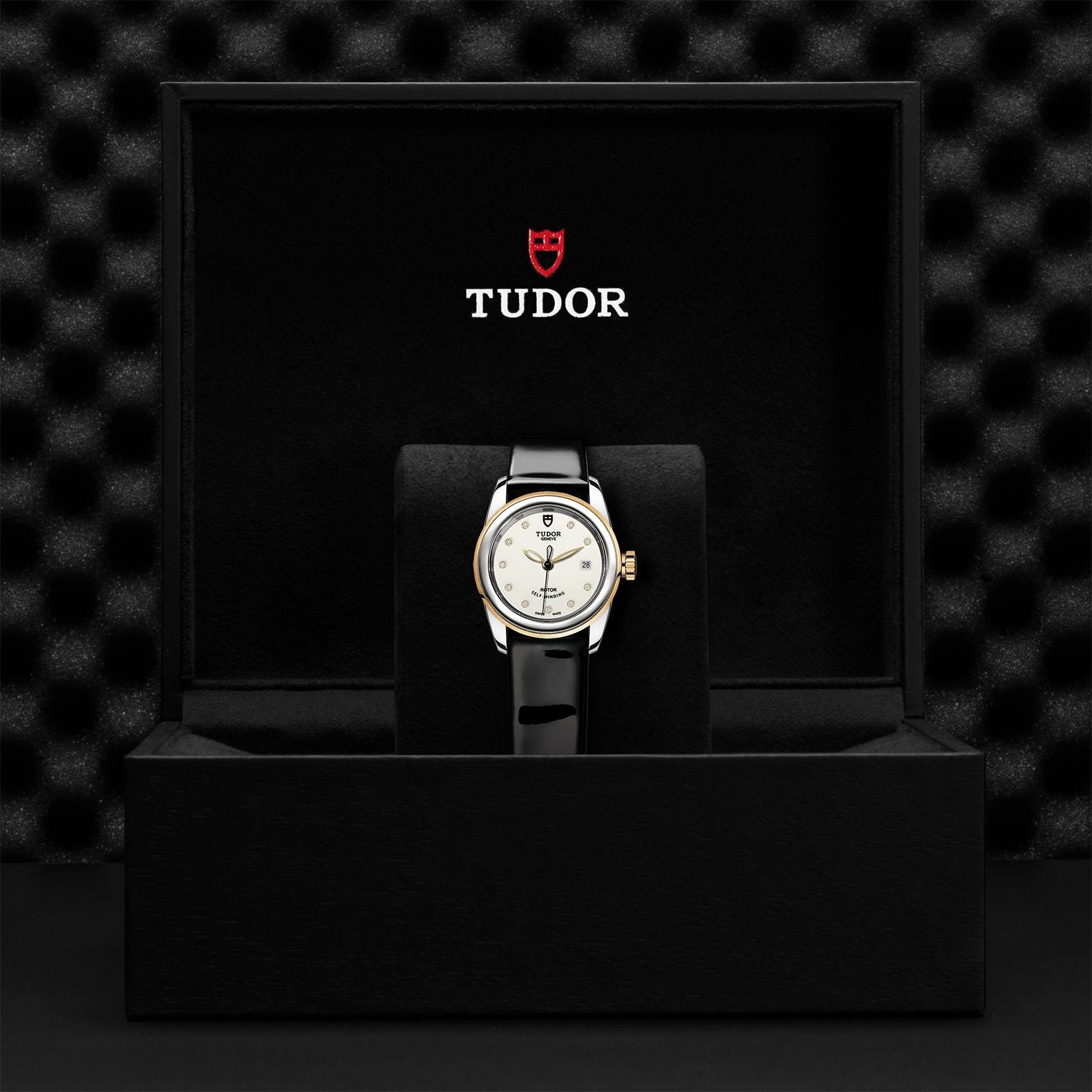 TUDOR Glamour Date