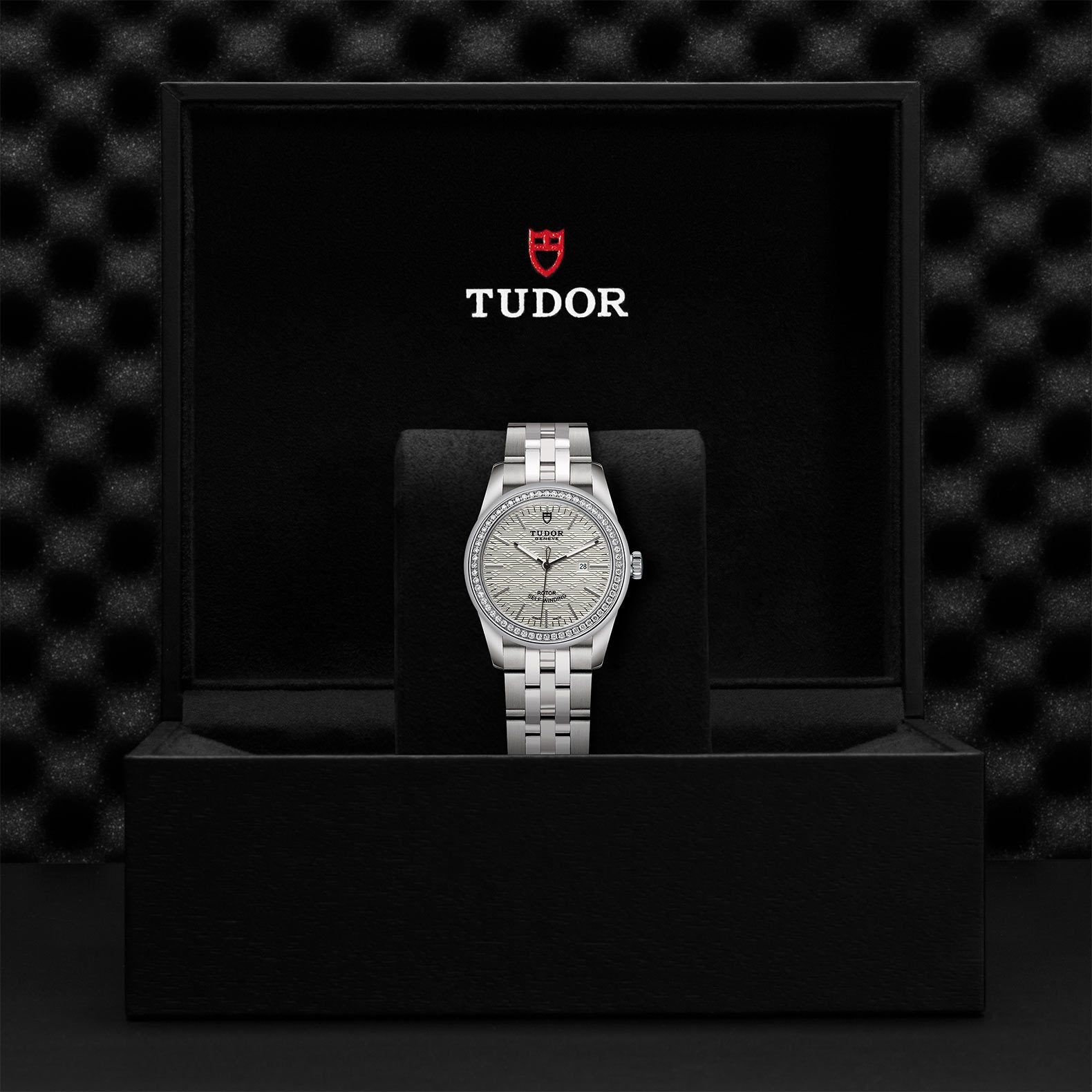 TUDOR Glamour Date