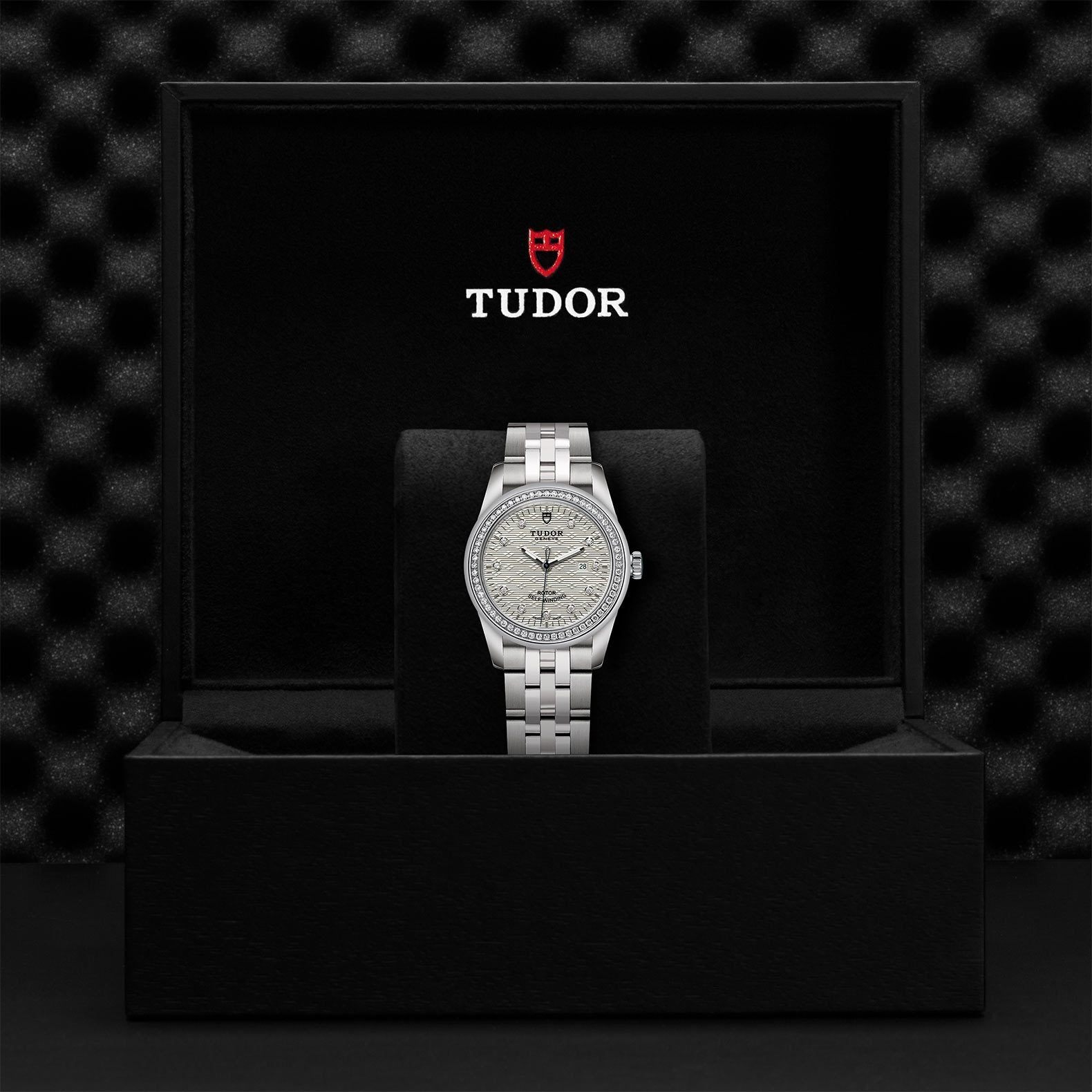 TUDOR Glamour Date