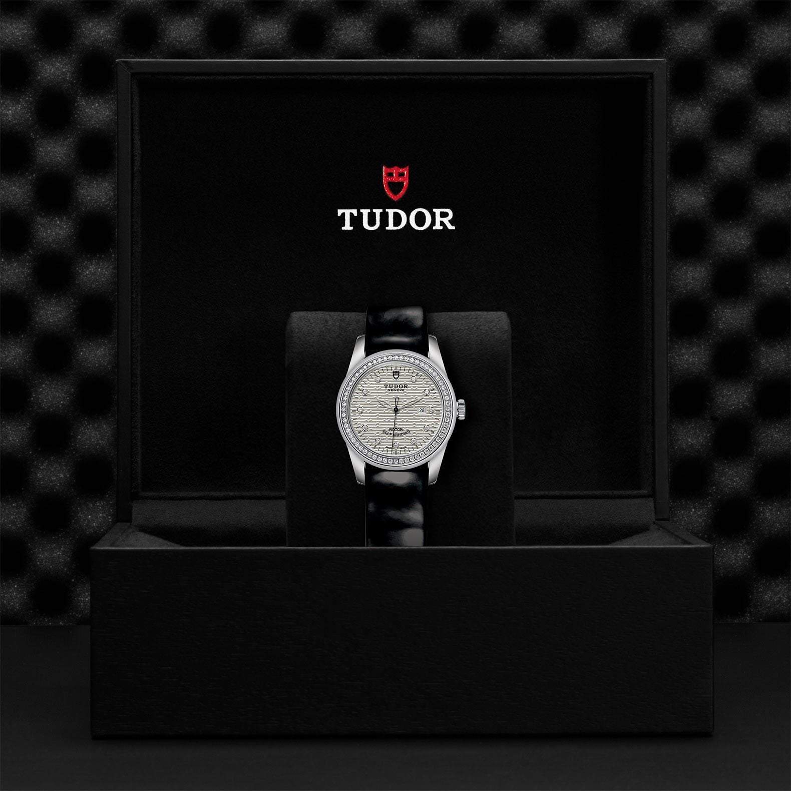 TUDOR Glamour Date