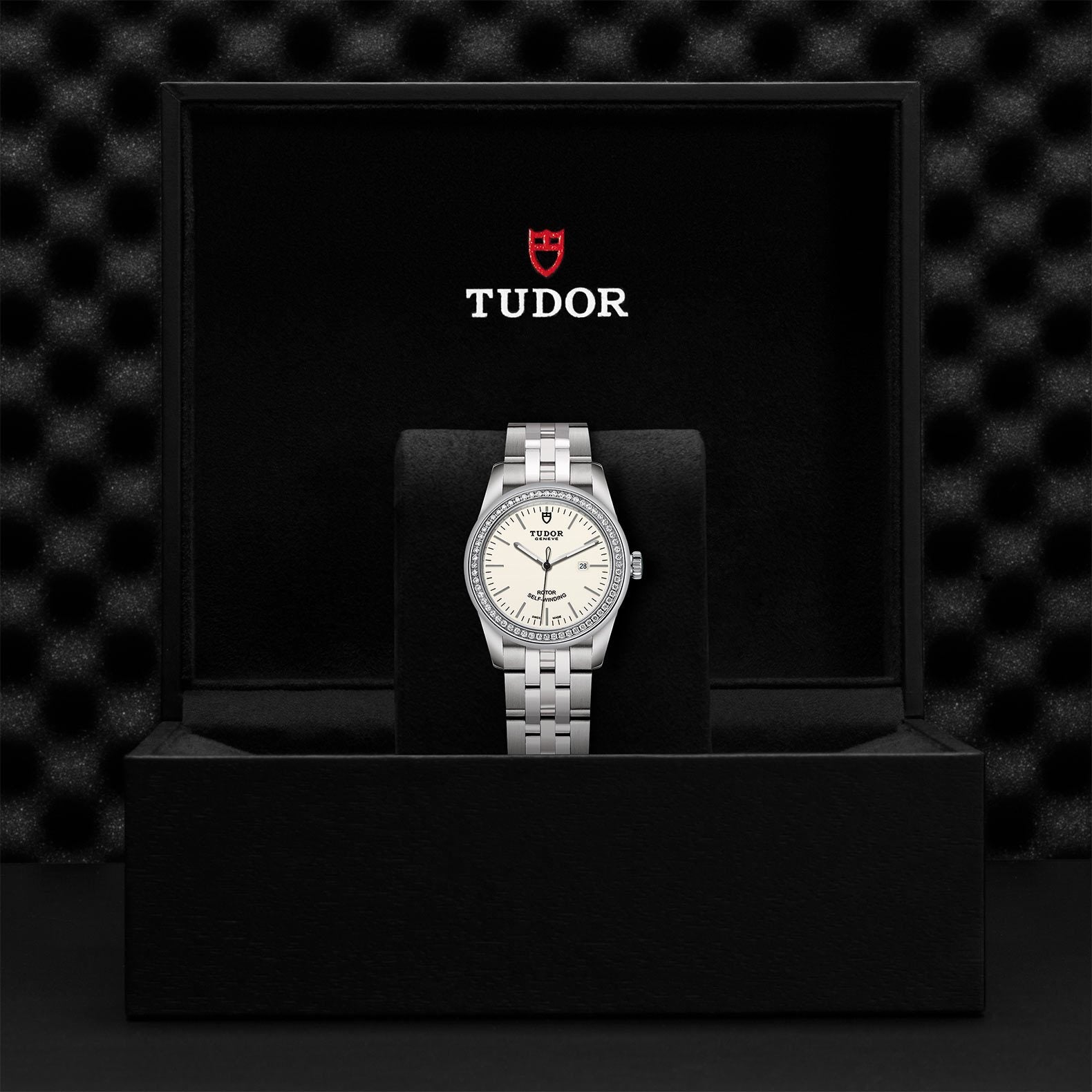 TUDOR Glamour Date