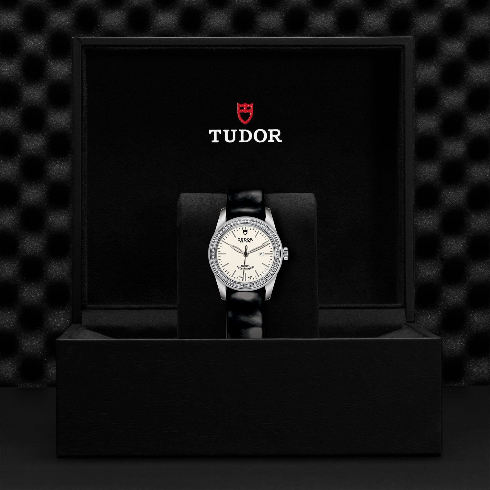 TUDOR Glamour Date