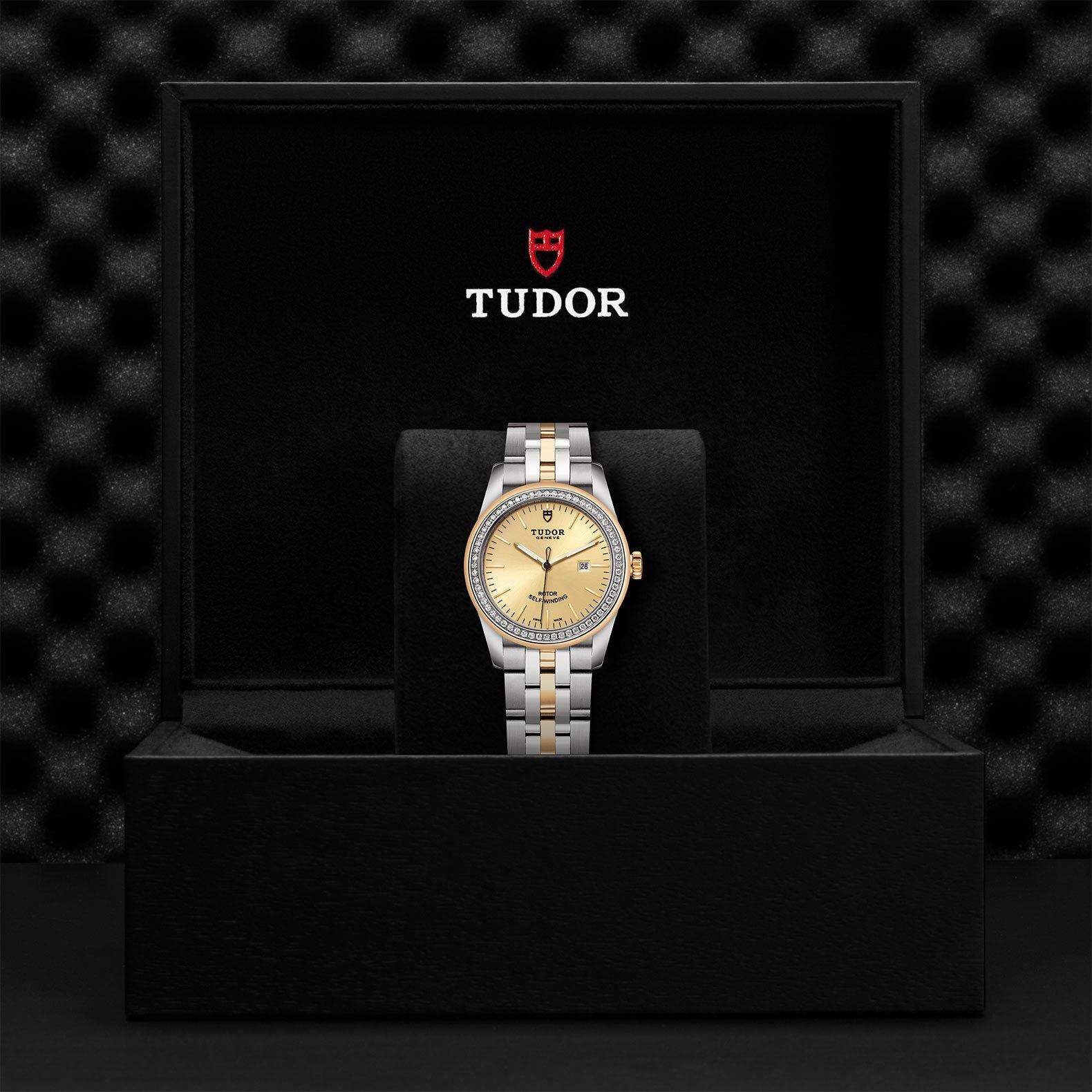 TUDOR Glamour Date