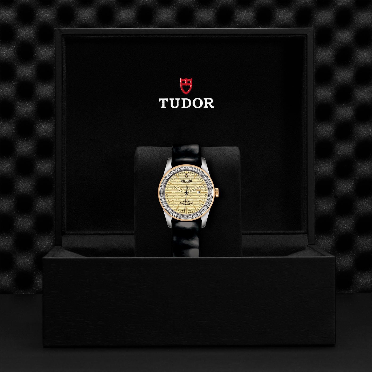 TUDOR Glamour Date