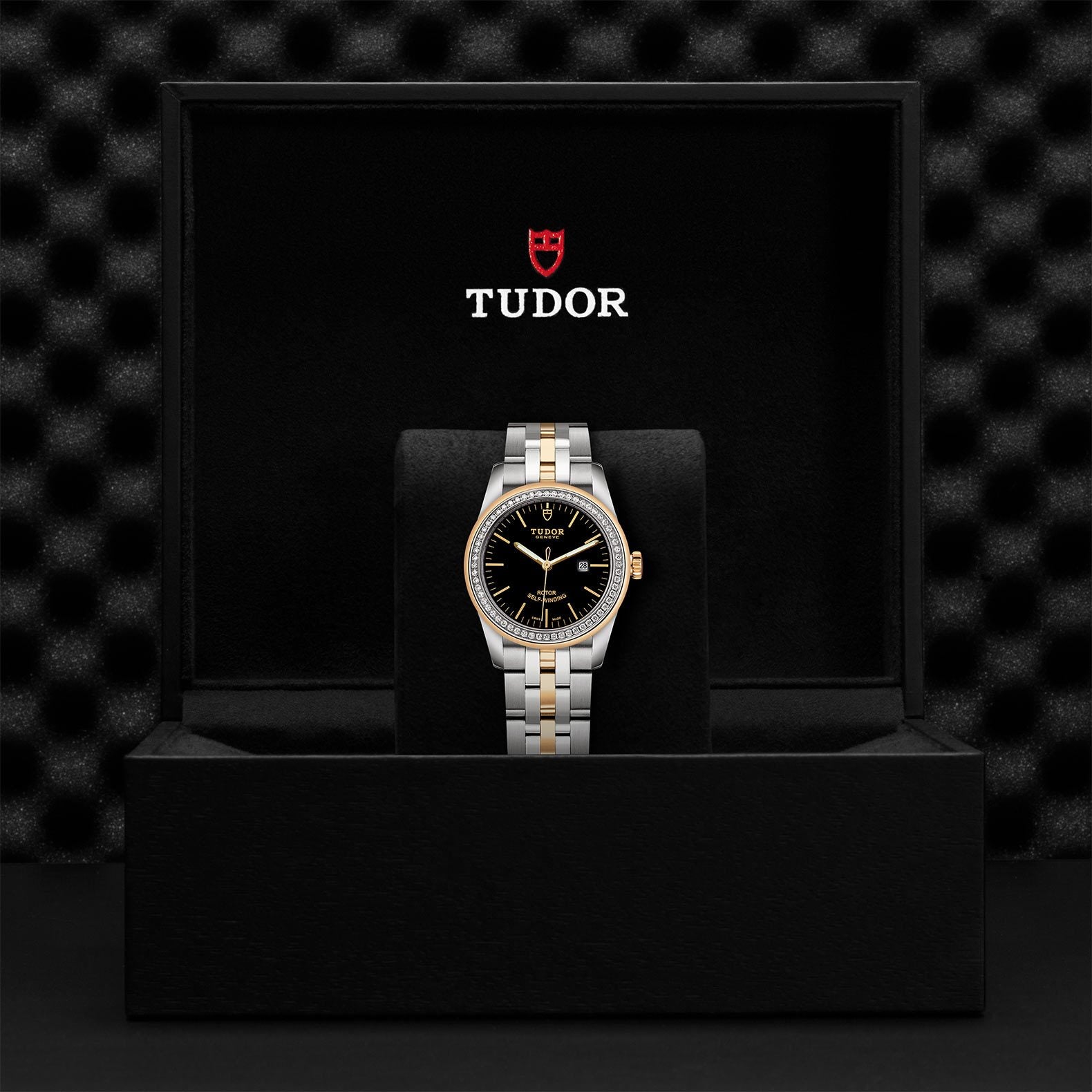 TUDOR Glamour Date