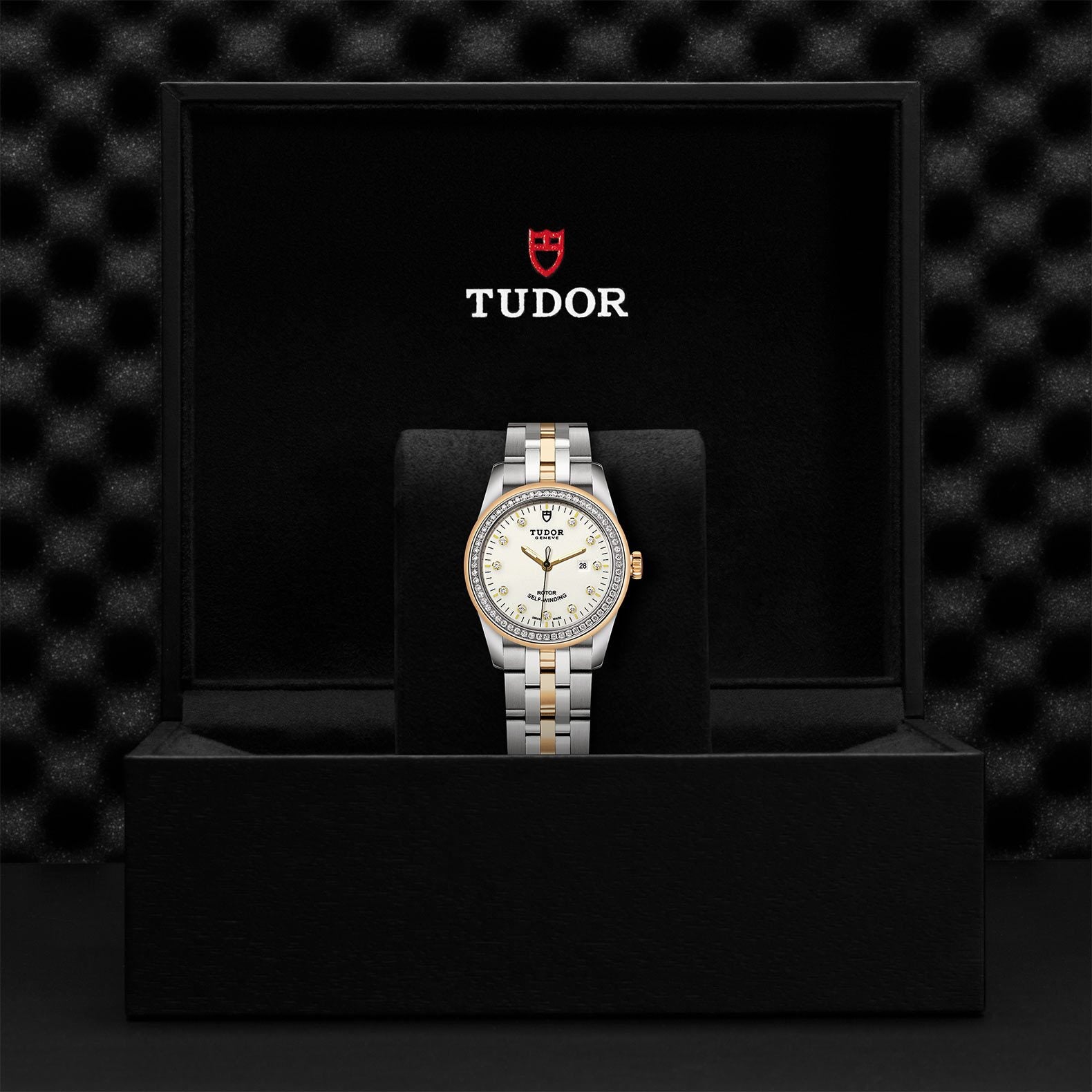 TUDOR Glamour Date