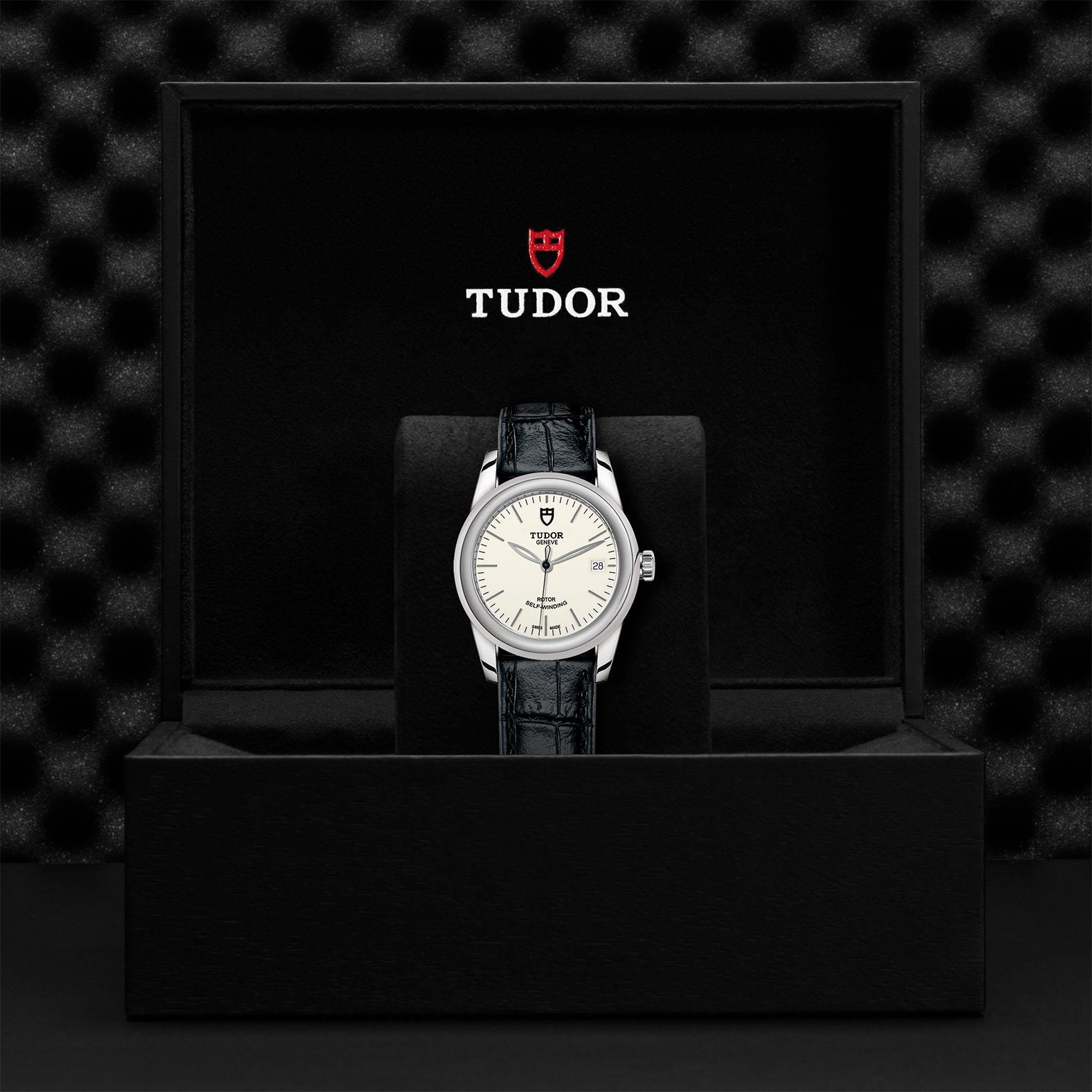 TUDOR Glamour Date