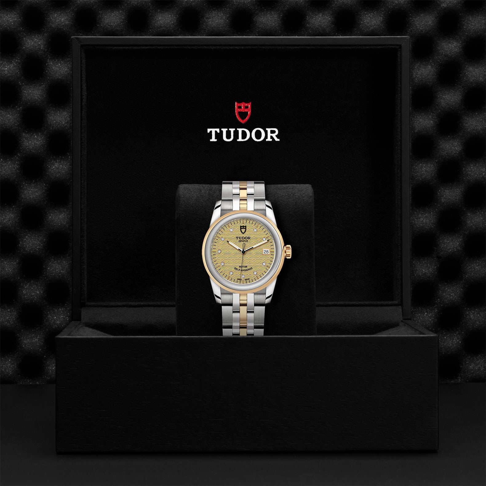 TUDOR Glamour Date