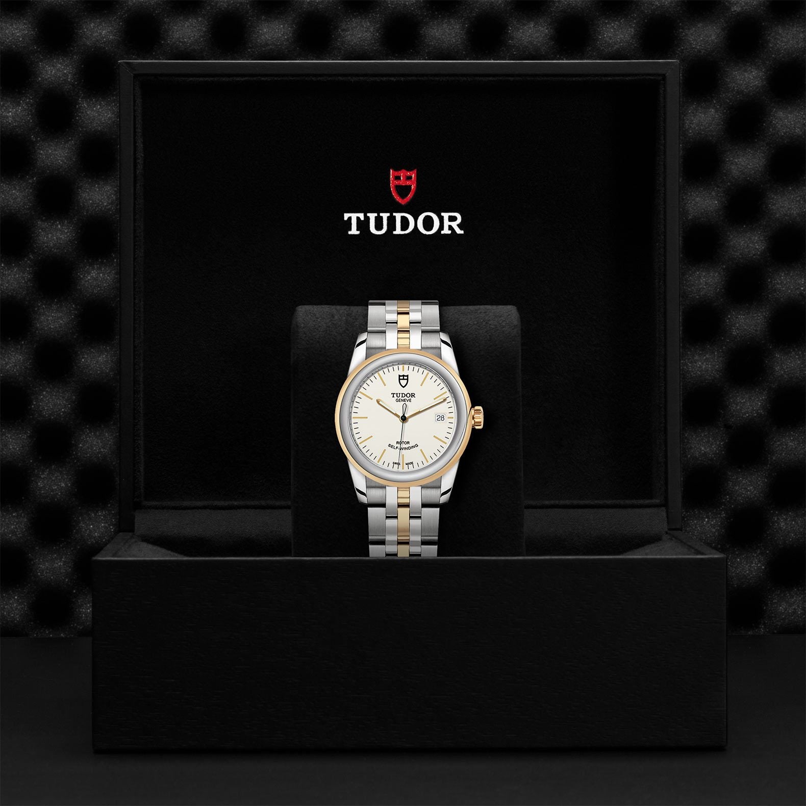 TUDOR Glamour Date