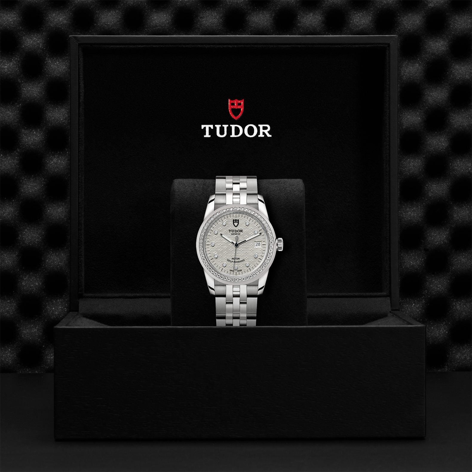 TUDOR Glamour Date