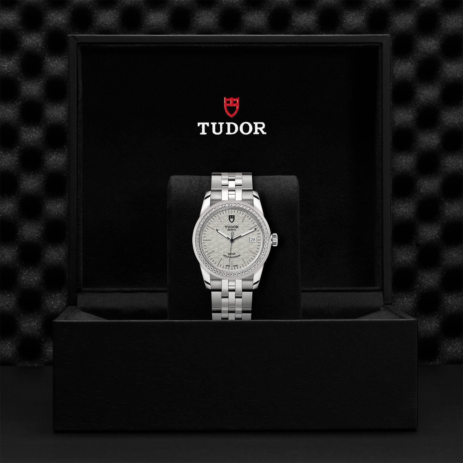 TUDOR Glamour Date