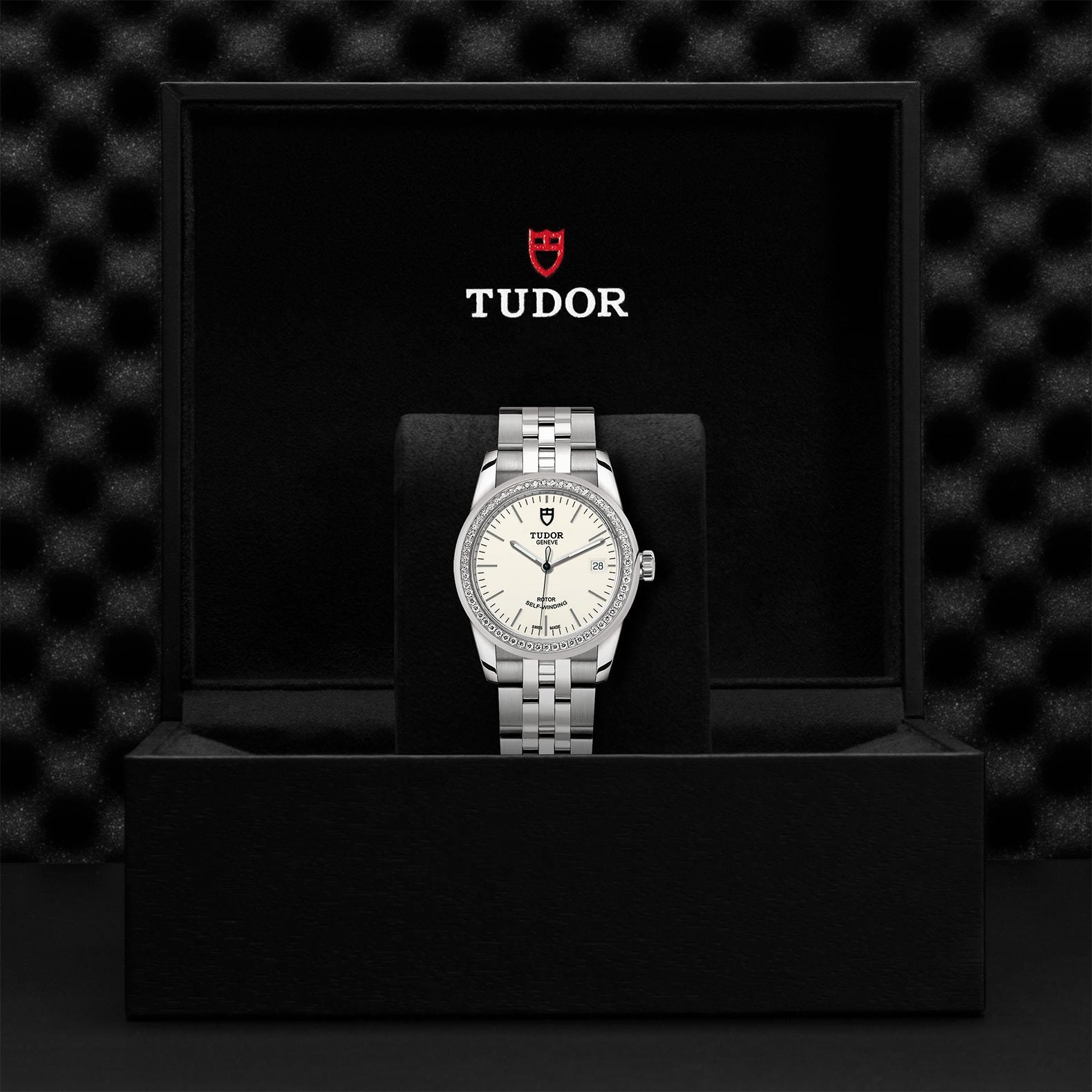 TUDOR Glamour Date
