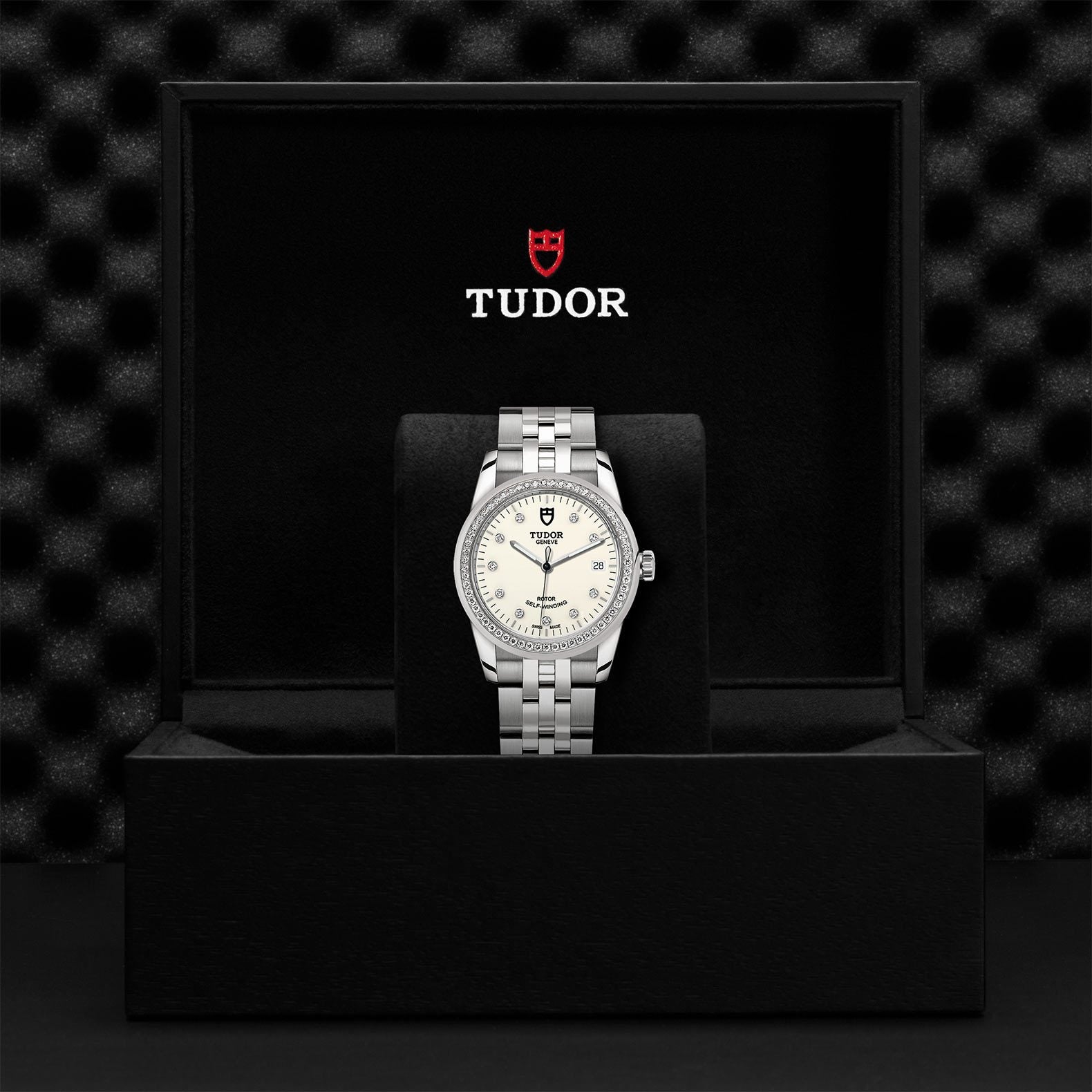 TUDOR Glamour Date