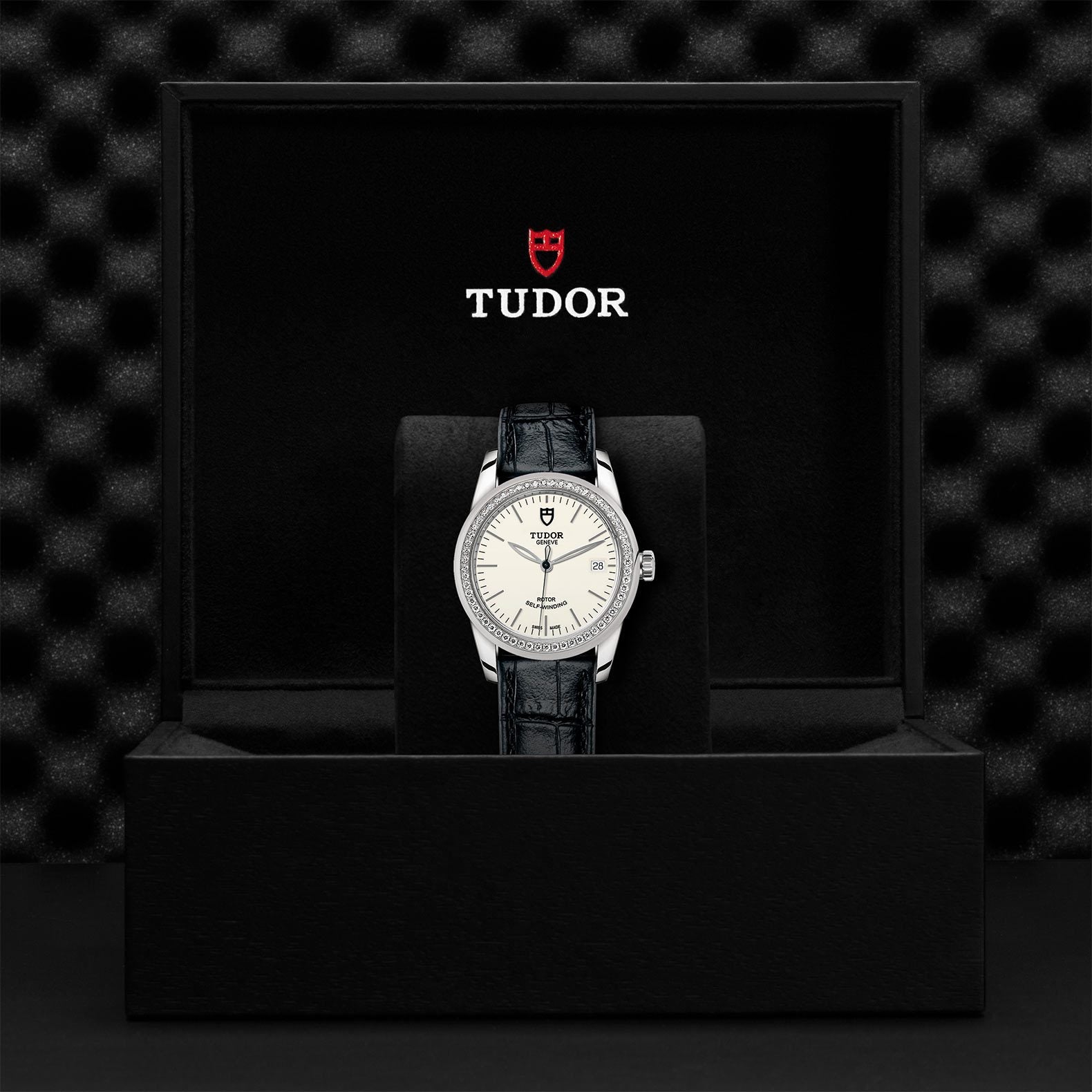 TUDOR Glamour Date