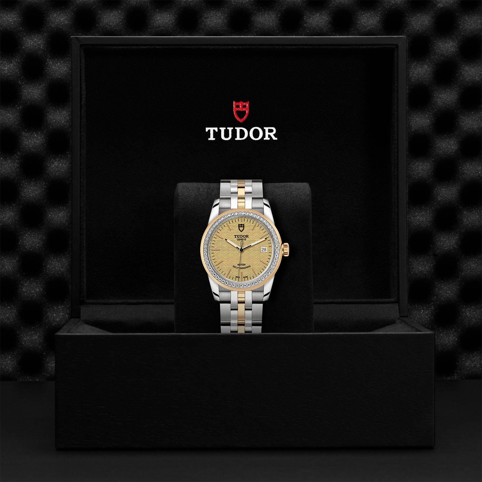 TUDOR Glamour Date