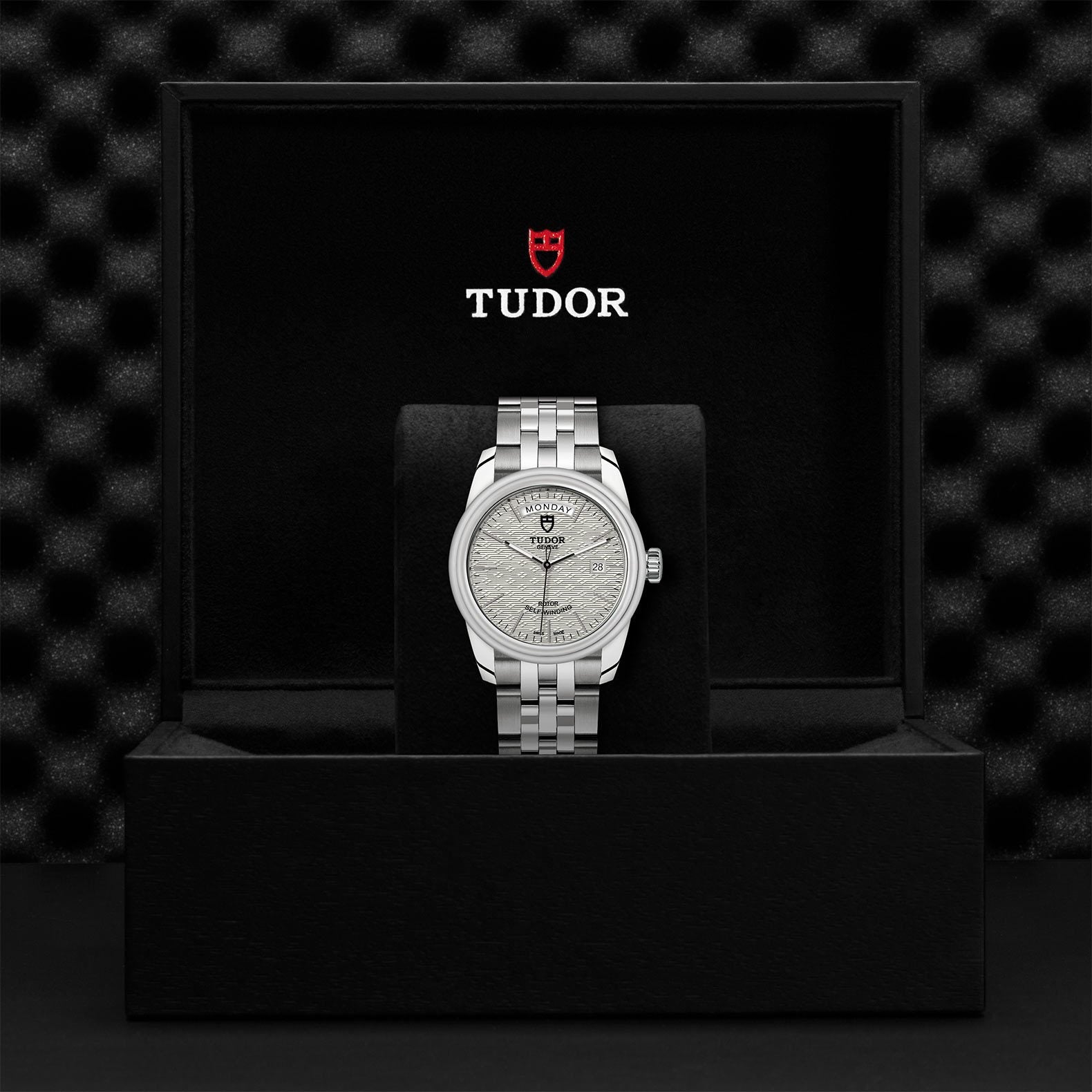 TUDOR Glamour Date+Day