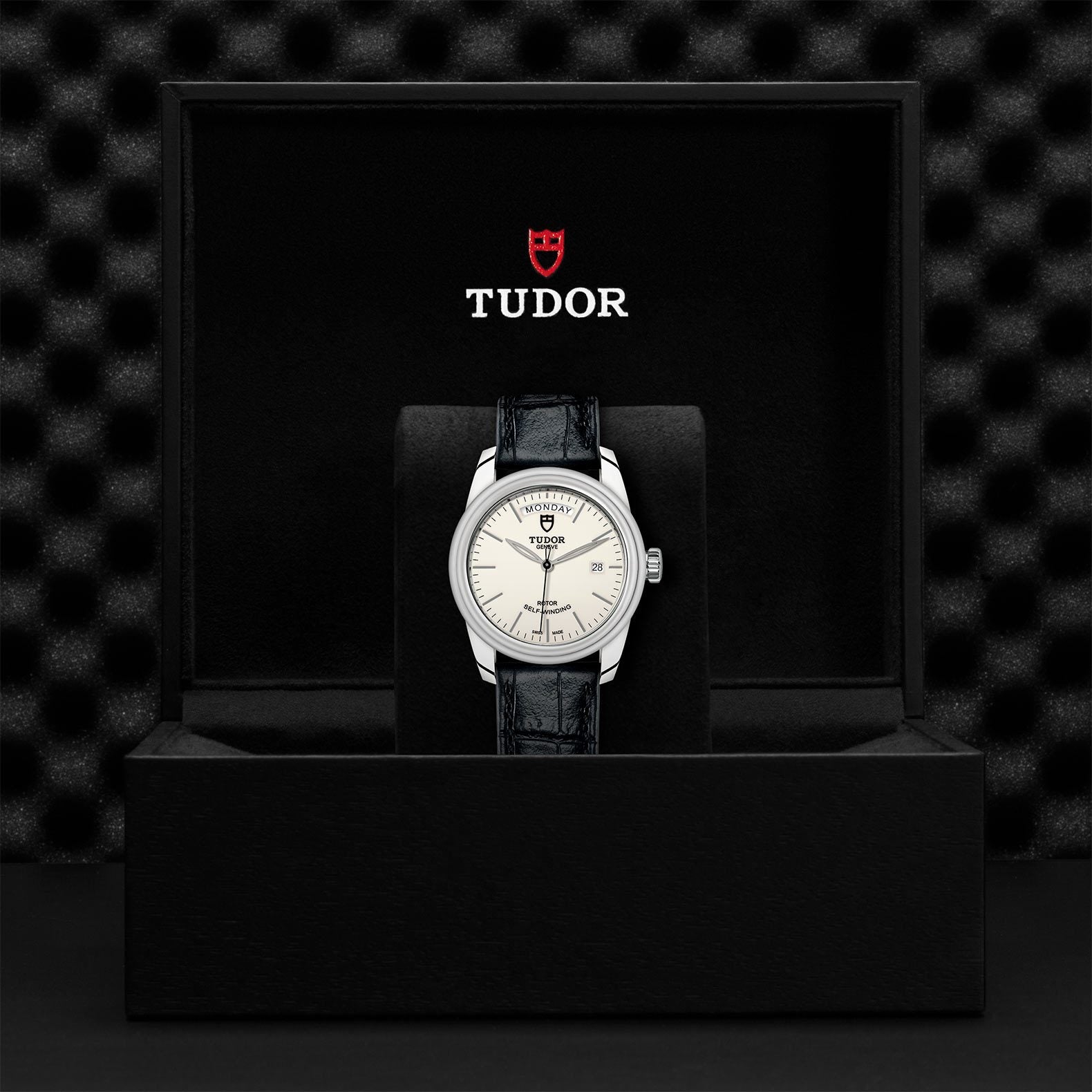 TUDOR Glamour Date+Day